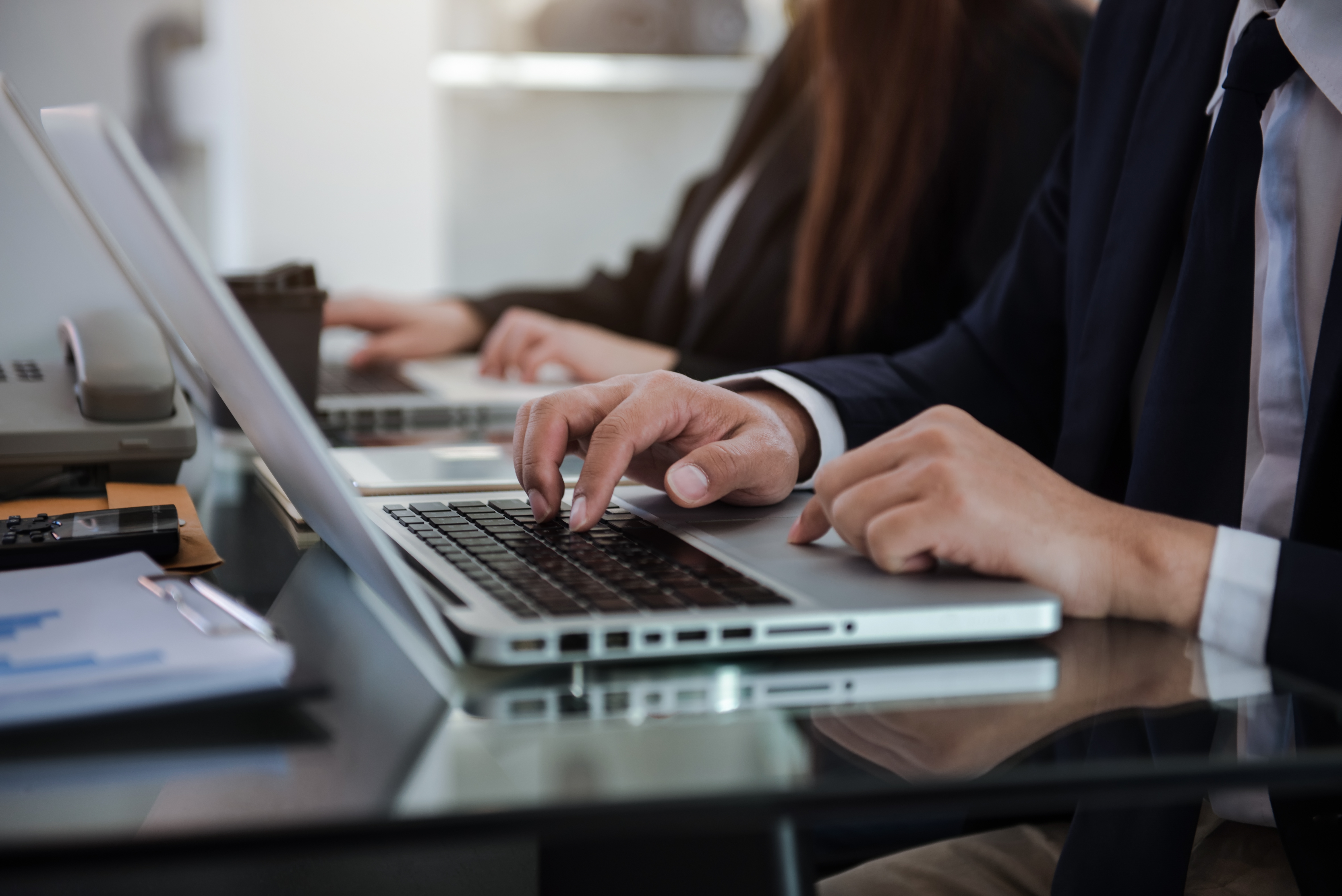 business_team_laptop